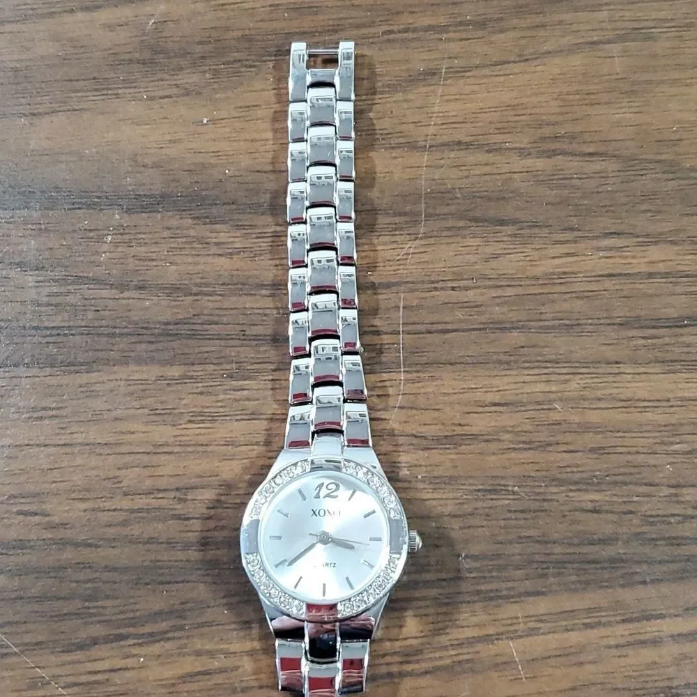 XOXO Women's Silver Watch‎ Crystals Around Watch Face Metal Band